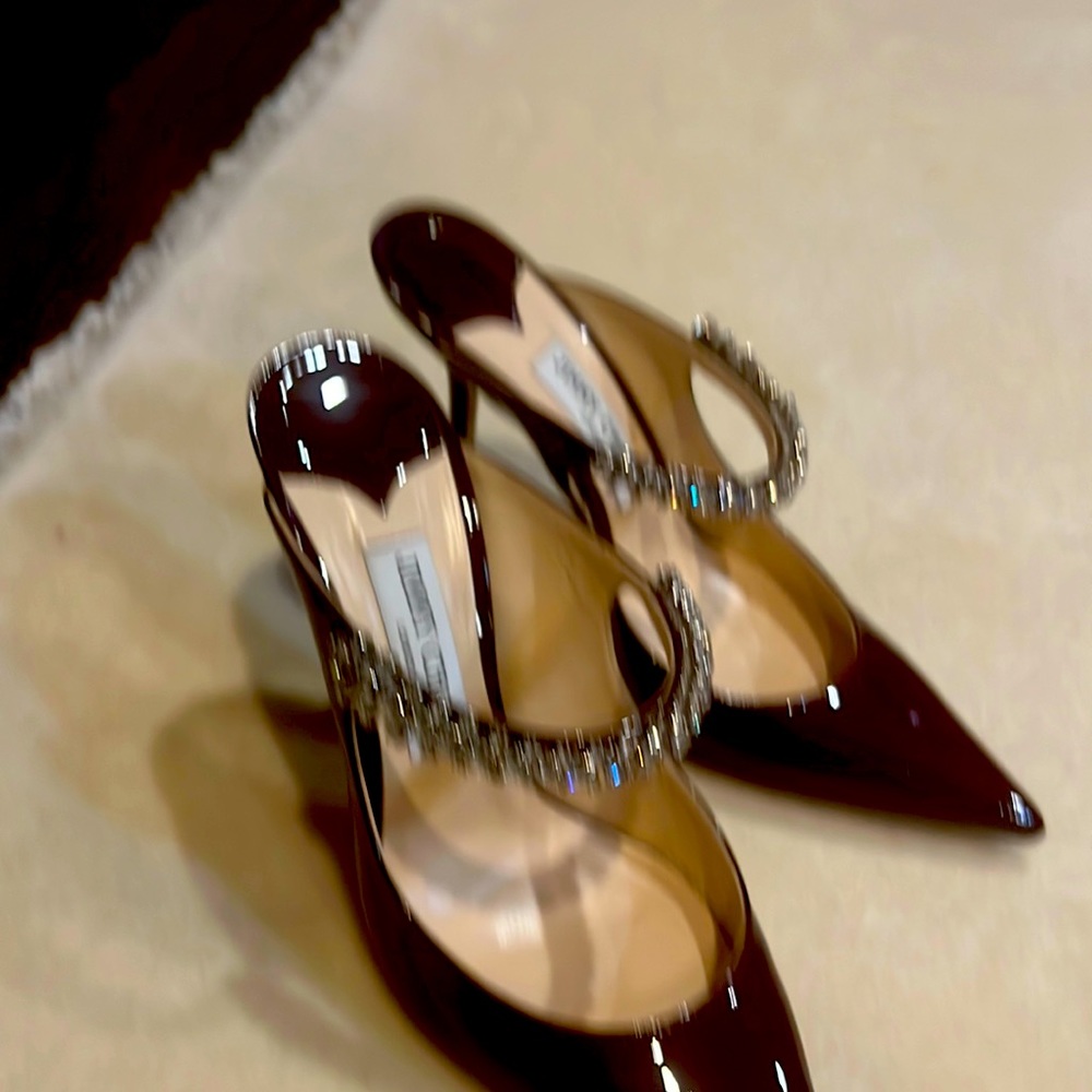 The Bing 100 mule in ballet burgundy patent leather is modern and stylish.